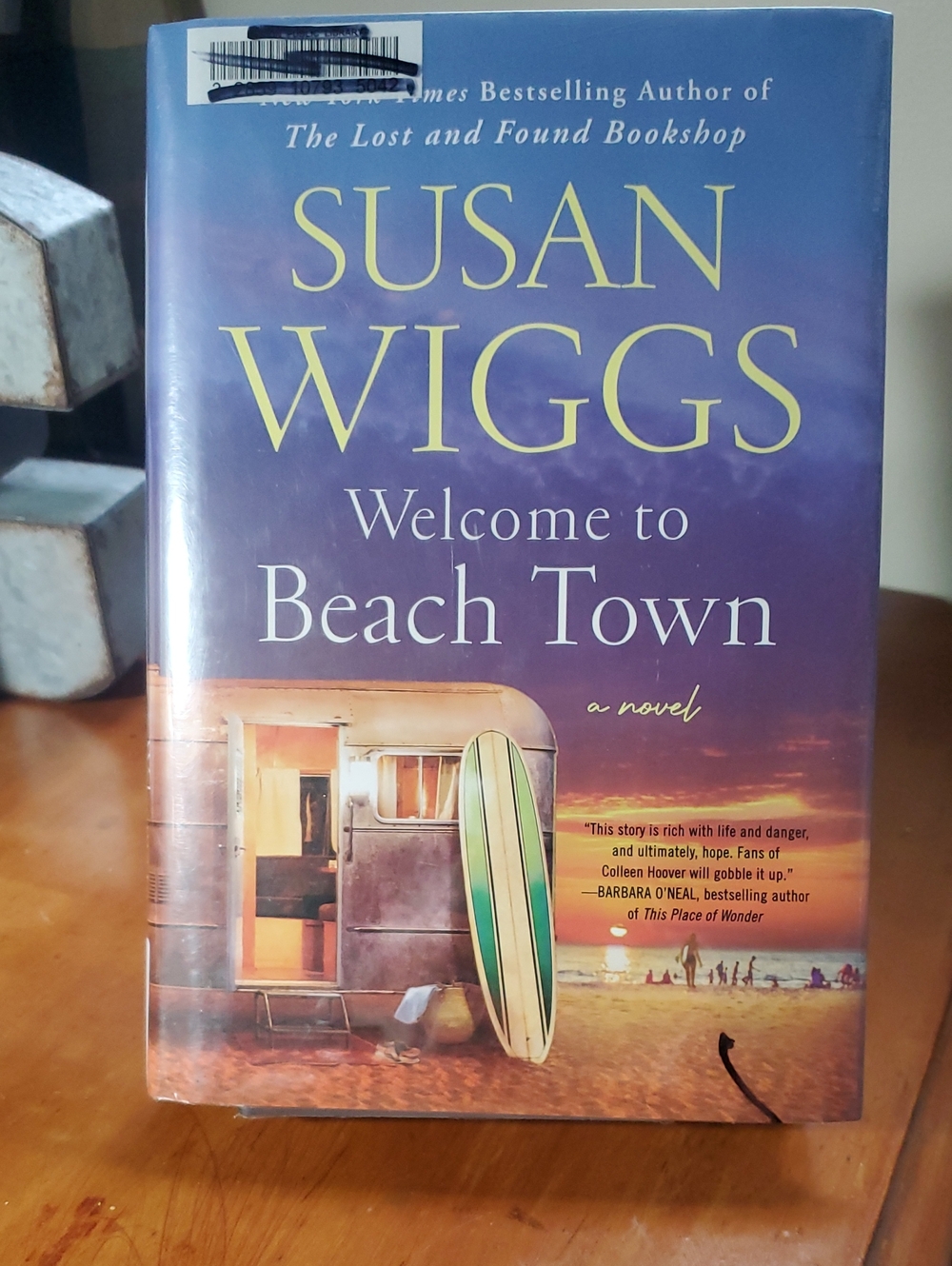 Susan Wiggs "Welcome to Beach Town" Hardcover Novel - Purple Cover